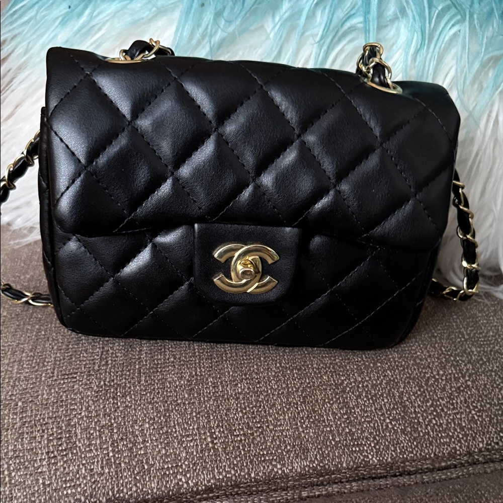 Elegant Black Quilted Shoulder Bag